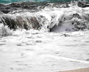 Πετανοί: Η κορυφαία παραλία του Ιονίου που «μαγεύει» με τα νερά της [εικόνες]