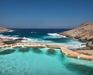 Aeolis Tinos Suites: Το ξενοδοχείο που θα βάλει την Τήνο στο πρόγραμμα των διακοπών σου