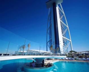 «Dubai’s Burj Al Arab»: Το πιο δημοφιλές ξενοδοχείο στα social media (pics)