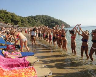 Ερημώνει η διάσημη παραλία Μπανάνα στη Σκιάθο (pics)