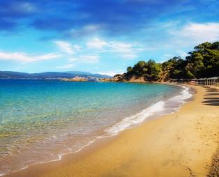 Ερημώνει η διάσημη παραλία Μπανάνα στη Σκιάθο (pics)