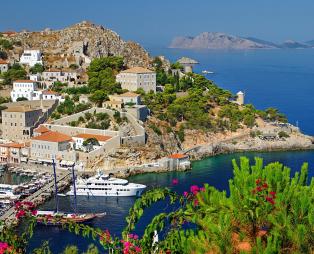 Αποδράσεις με γιοτ και ιστιοπλοϊκό για τους παγιδευμένους στην Αθήνα