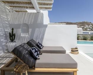 Το «Adorno Beach Hotel» στη Μύκονο έχει όλα όσα ψάχνεις