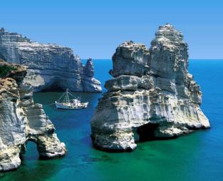 Forbes: Η Μήλος στα 6 καλύτερα μέρη για το καλοκαίρι 2017 (pics)