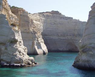 Forbes: Η Μήλος στα 6 καλύτερα μέρη για το καλοκαίρι 2017 (pics)