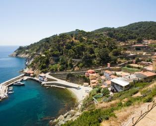 Γοργόνα: Το νησί που όλοι θέλουν να επισκεφθούν αλλά... κινδυνεύουν [εικόνες]