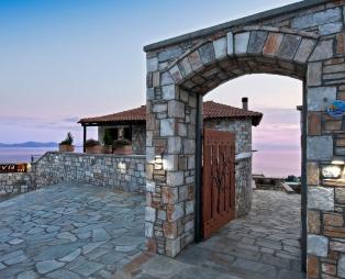 Karavia Lux Inn: Αυθεντική φιλοξενία με θέα τον Παγασητικό