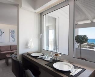 Coral Apartments: Ονειρεμένες διακοπές με θέα το Λιβυκό