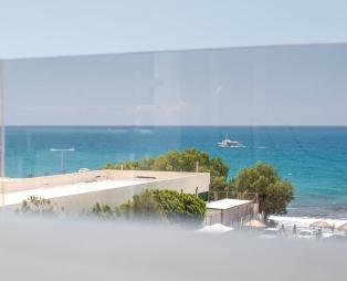 Coral Apartments: Ονειρεμένες διακοπές με θέα το Λιβυκό