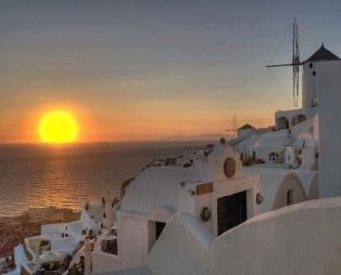 Πρωτοφανής διαφήμιση από το Time για την Σαντορίνη: Πριν πεθάνετε, πρέπει να την επισκεφτείτε!