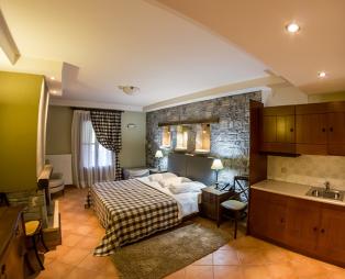 Grand Vytina Hotel & Suites