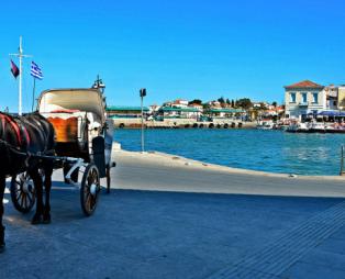 Σπέτσες: Κοσμοπολίτικες και πάντα όμορφες