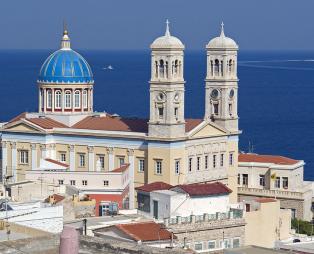 Ταξίδι στην αρχόντισσα των Κυκλάδων, τη Σύρο
