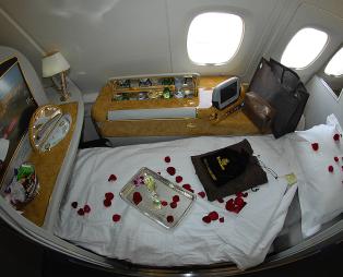 Στις σουίτες του διώροφου A380 της Emirates θα ταξιδεύουν οι επιβάτες της πτήσης Αθήνα - Ντουμπάι (pics)