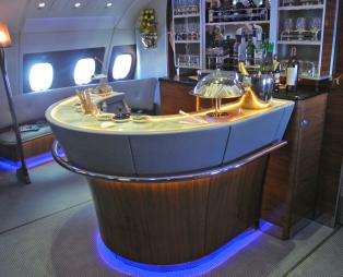 Στις σουίτες του διώροφου A380 της Emirates θα ταξιδεύουν οι επιβάτες της πτήσης Αθήνα - Ντουμπάι (pics)