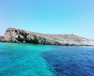 Φολέγανδρος, ανόθευτη αρχιτεκτονική και κρυστάλλινα νερά