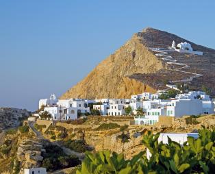 Φολέγανδρος, ανόθευτη αρχιτεκτονική και κρυστάλλινα νερά