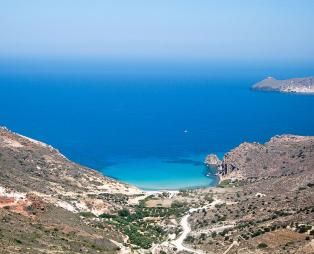 Η Μήλος με τις αμέτρητες παραλίες και την πλούσια ιστορία