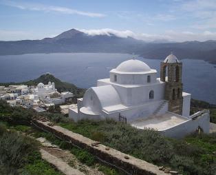 Η Μήλος με τις αμέτρητες παραλίες και την πλούσια ιστορία