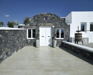 Amor Hideaway Villas: Η νέα επιλογή διαμονής στη Σαντορίνη