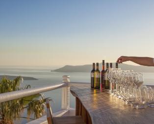 Ζήστε τον μυστικισμό της Σαντορίνης στο ξενοδοχείο Mill Houses