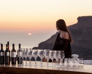 Ζήστε τον μυστικισμό της Σαντορίνης στο ξενοδοχείο Mill Houses