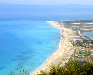Πάρος ή Λευκάδα; Η χαρά των θαλάσσιων σπορ