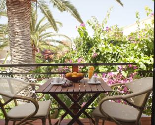 Nikolas Suites
