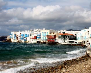 Τα ελληνικά νησιά που επιλέγουν οι σταρ του Χόλιγουντ