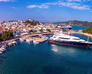 Τα ελληνικά νησιά που επιλέγουν οι σταρ του Χόλιγουντ