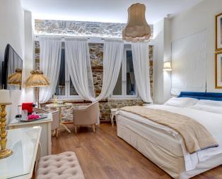 1844 Suites: Διαμονή υψηλής αισθητικής στην Ερμούπολη