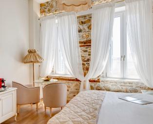 1844 Suites: Διαμονή υψηλής αισθητικής στην Ερμούπολη