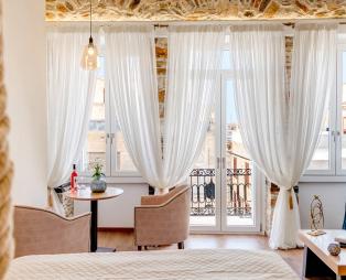 1844 Suites: Διαμονή υψηλής αισθητικής στην Ερμούπολη
