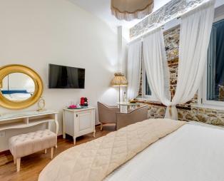 1844 Suites: Διαμονή υψηλής αισθητικής στην Ερμούπολη