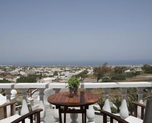 Villa Danezis: Διακοπές με άνεση και ηρεμία στη Σαντορίνη