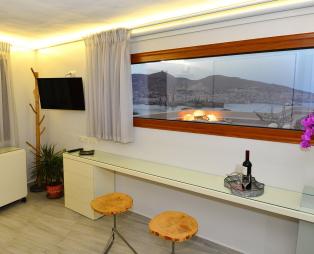 Villa Marenosta: Αυθεντική φιλοξενία με μοναδική θέα στην Ερμούπολη