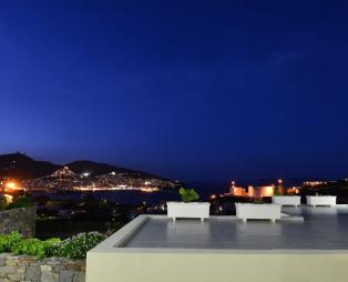 Villa Marenosta: Αυθεντική φιλοξενία με μοναδική θέα στην Ερμούπολη