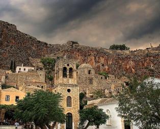 Τρεις καστροπολιτείες για τις πρώτες αποδράσεις του φθινοπώρου