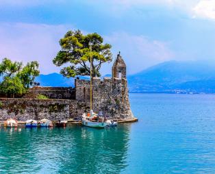 5 λόγοι για να λατρέψετε τη Ναύπακτο το καλοκαίρι