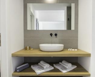 Oro Luxury Suites: Ζήστε την πολυτέλεια στη Σύρο