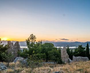Τρεις καστροπολιτείες για τις πρώτες αποδράσεις του φθινοπώρου
