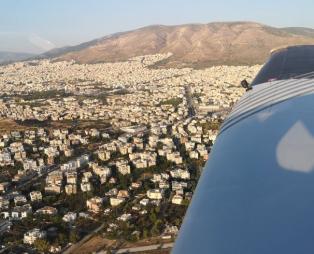 Το Athens Flying Week μας μαθαίνει να... πιλοτάρουμε αεροπλάνο (vid)