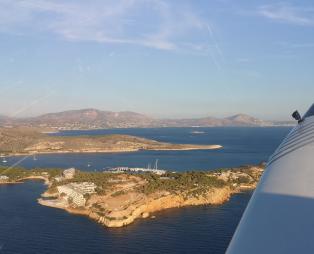 Το Athens Flying Week μας μαθαίνει να... πιλοτάρουμε αεροπλάνο (vid)
