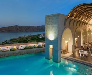 6 ελληνικά resorts στα 25 καλύτερα της Ευρώπης