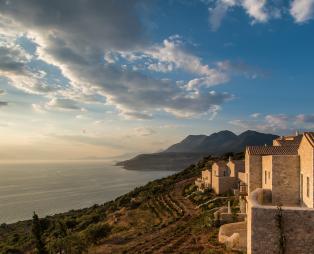 Διπλή διάκριση στα Hotel Design Awards για το BASSA MAINA Villas & Suites