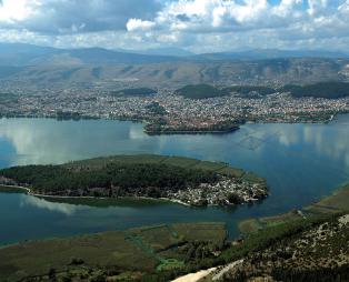 Αυτές είναι οι 6 πιο όμορφες λίμνες της Ελλάδας
