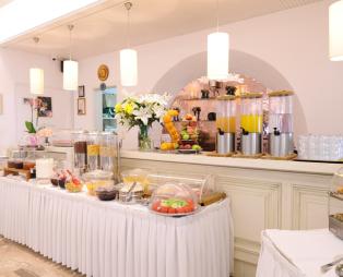Kamari Hotel