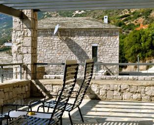 Elafivolia Arachova Suites