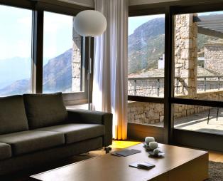 Elafivolia Arachova Suites