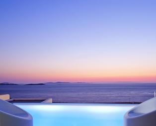 Kouros Hotel & Suites